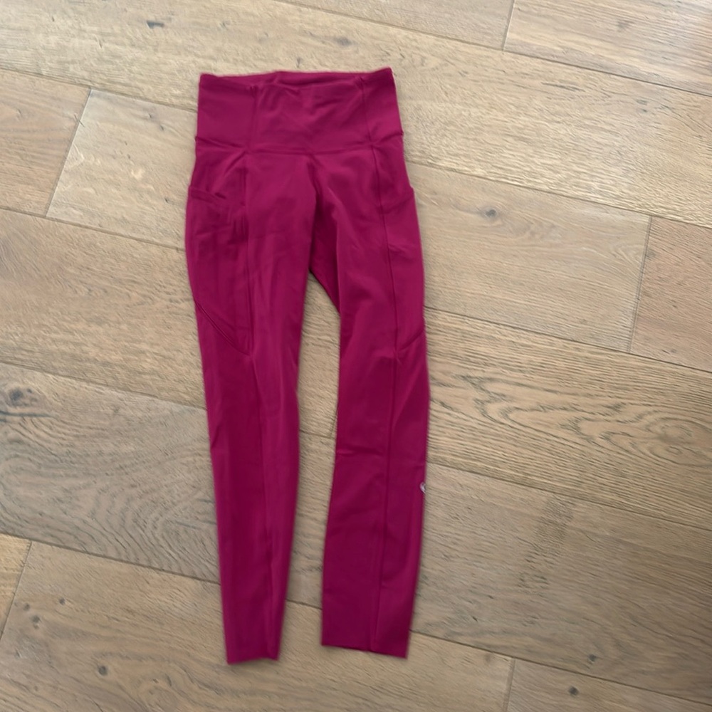Lululemon size 2 mid rise leggings with pockets magenta